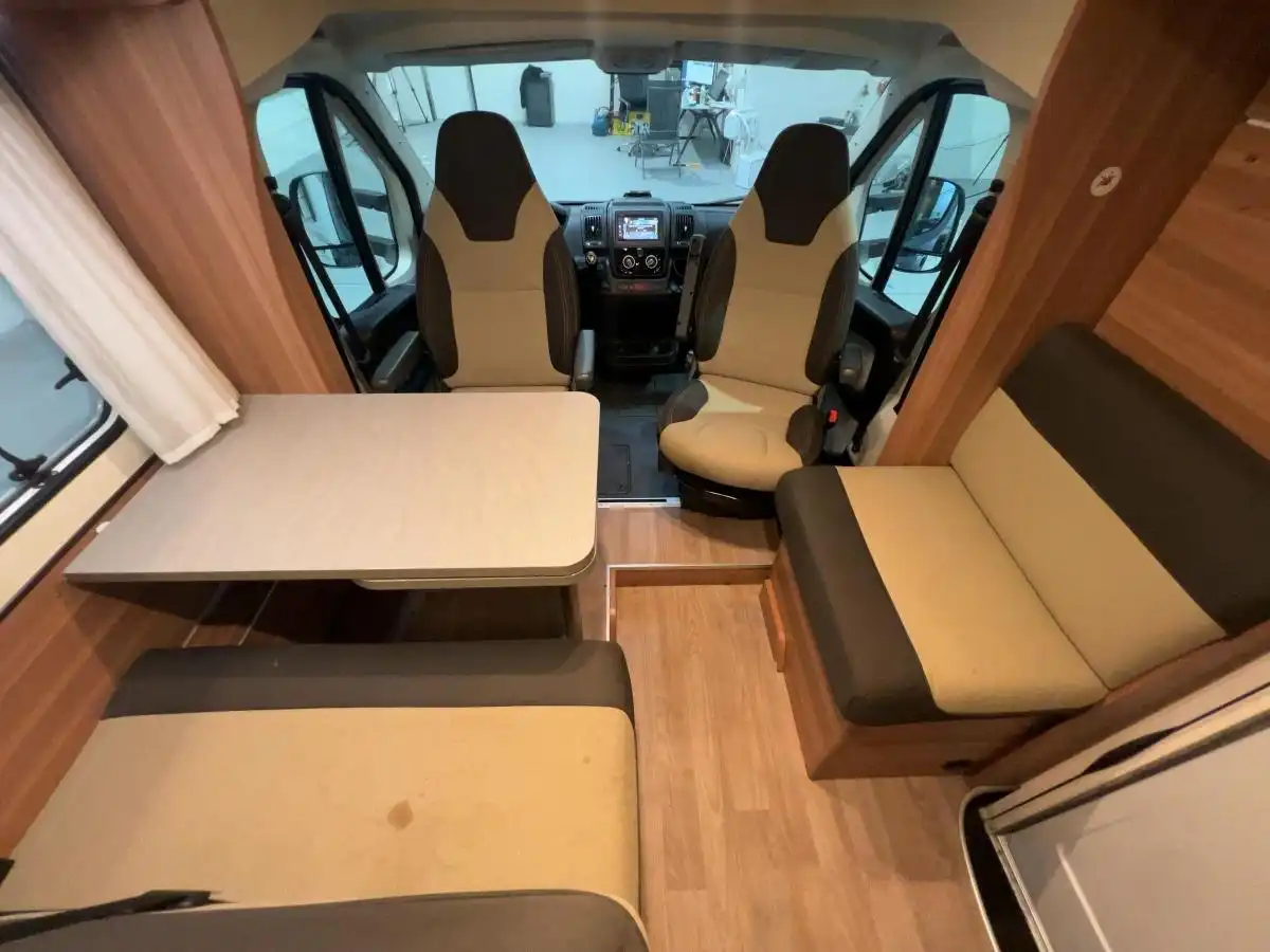 WEINSBERG Caraloft 700 MXH - Ansicht 8